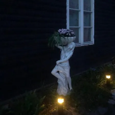 Renthouse Guest Alice Пайде