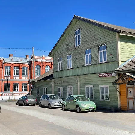 Renthouse Guest Alice Paide