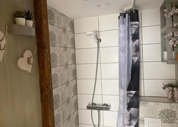 Renthouse Guest Alice פאידה