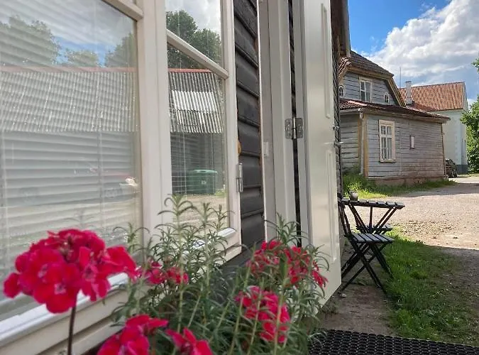 Renthouse Guest Alice *